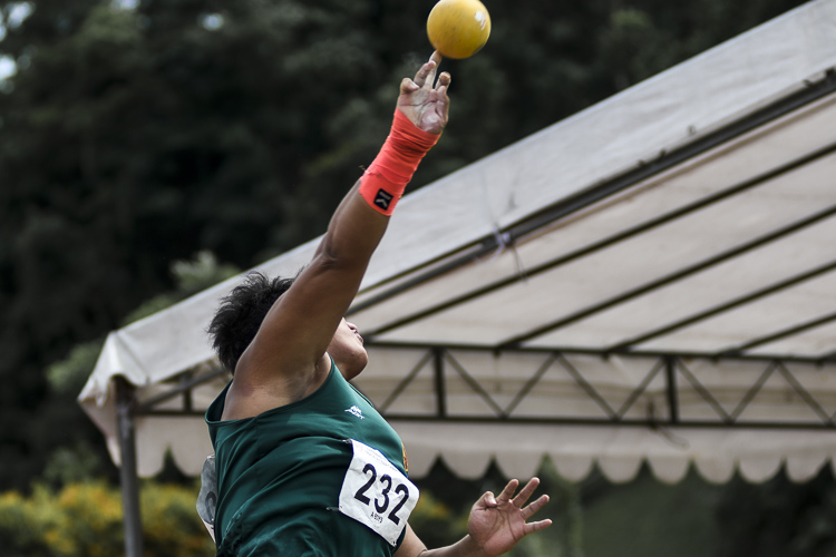 RI’s Aloysius Loh (#232) comes in clutch, recording a distance of 17.89m on his last throw — and the last piece of action at the meet — to eclipse the A Division boys’ shot put (5kg) championship record. (Photo 17 © Iman Hashim/Red Sports)