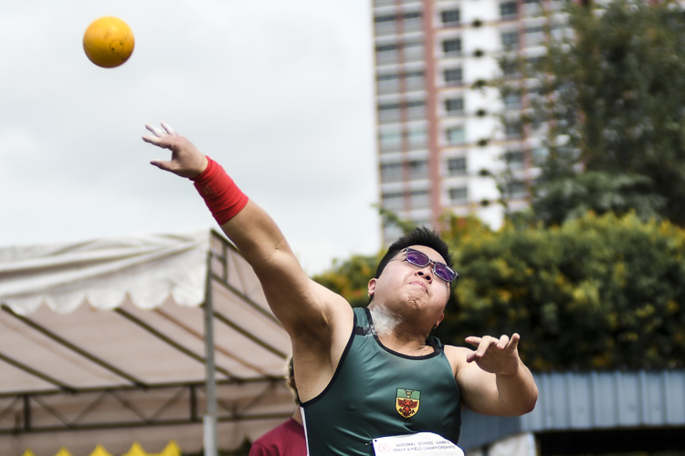 RI's Kan Fu Yi (#225) placed fourth in the A Division boys' shot put. (Photo 1 © Iman Hashim/Red Sports)