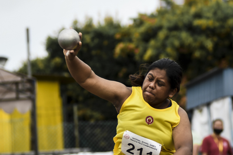 VJC's Sarah Leanne Bheem (#211) placed seventh in the A Division girls' shot put. (Photo 1 © Iman Hashim/Red Sports)