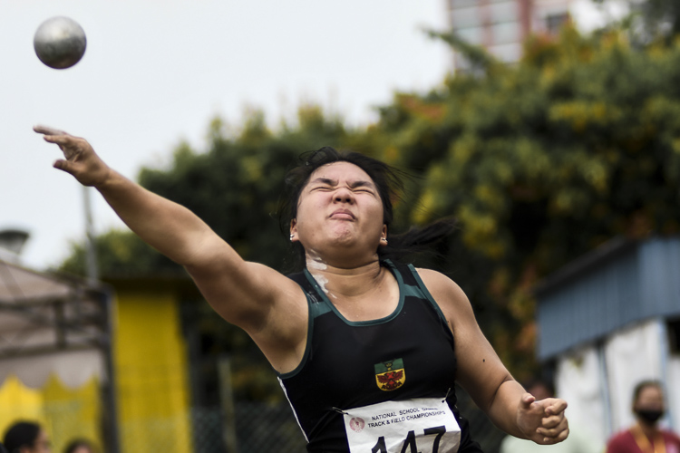 RI's Neo Le Teng (#147) clinched gold in the A Division girls' shot put recording 9.48m. (Photo 1 © Iman Hashim/Red Sports)