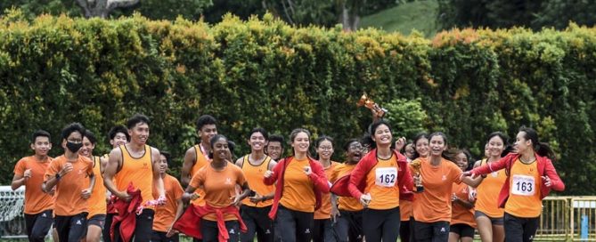 Singapore Sports School athletes run a victory lap at the end of the championships. (Photo 1 © Iman Hashim/Red Sports)