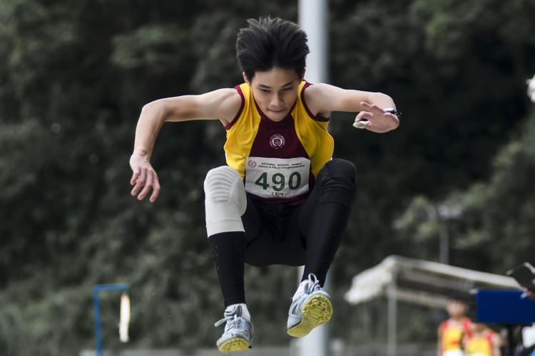 Victoria School's Jonah Seah (#490) placed sixth in the C Div boys' triple jump. (Photo 1 © Iman Hashim/Red Sports)