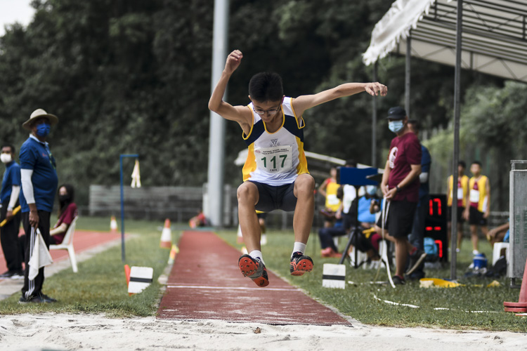 Catholic High's Keane Tan (#117) recorded 11.03m to place fifth in the C Div boys' triple jump. (Photo 1 © Iman Hashim/Red Sports)