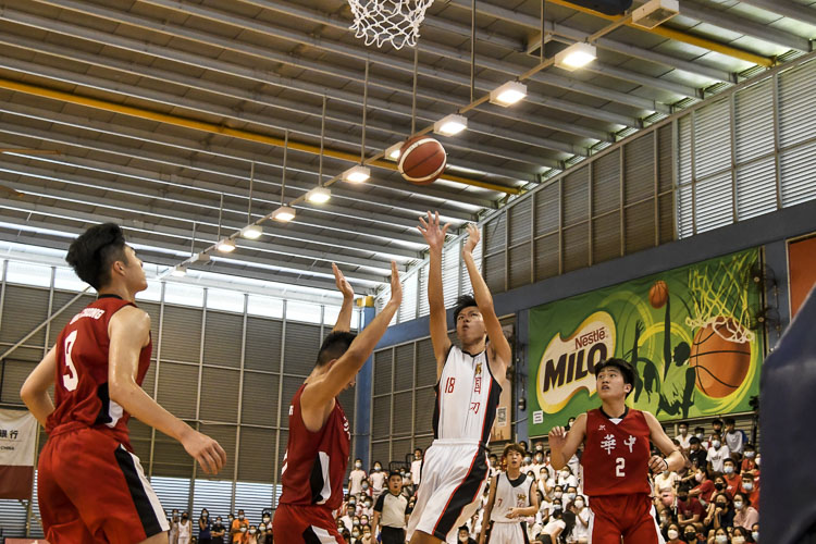 Paolo Lim (NJC #18) attempts a shot at the basket. (Photo 1 © Iman Hashim/Red Sports)