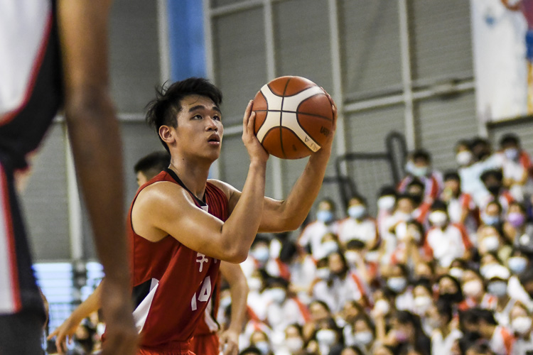 Chong Weng Kee (HCI #14) readies himself for the free throw. (Photo 1 © Iman Hashim/Red Sports)