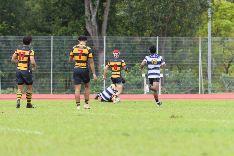 Ryan Sing (#24) scores the Saints' only try of the game.