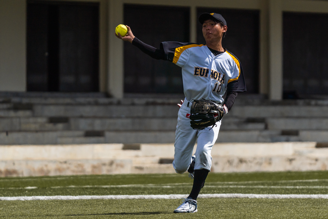 Shortstop Jotham Yeo (EJC #10) looking for his fellow fielders. (Photo X © Bryan Foo/Red Sports)