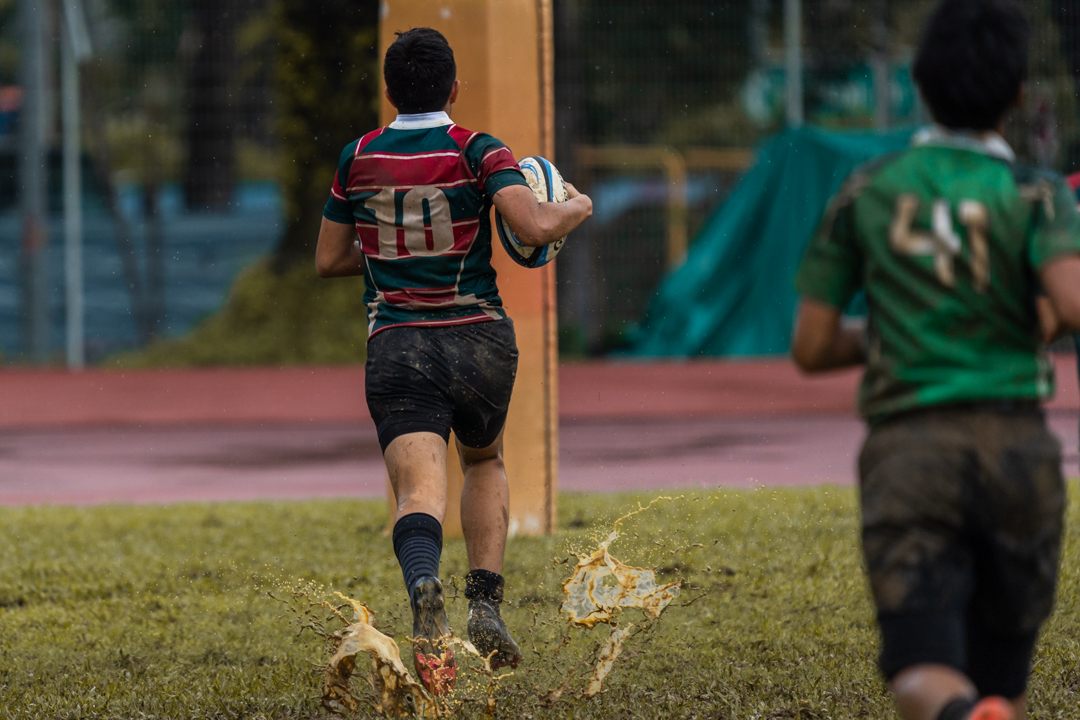 Landas Dante Alejandro (GSS #10) made a line break and is on the way to scoring a try for Greenridge. (Photo X © Bryan Foo/Red Sports)