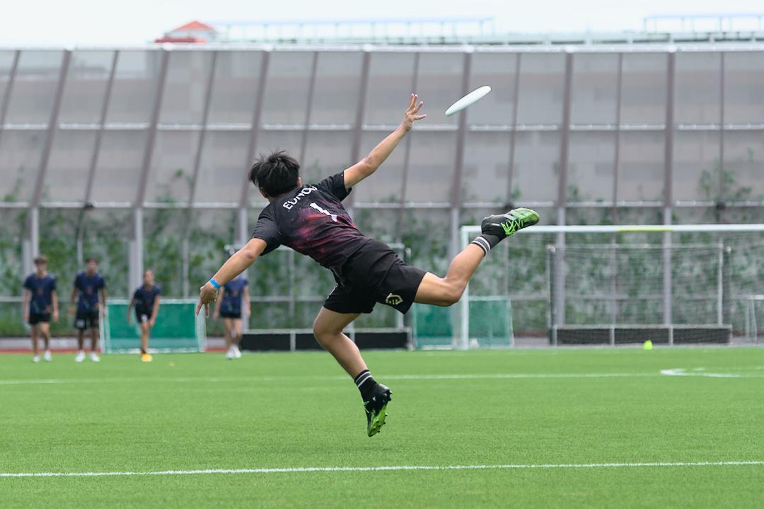 Jeffery Tiang (CJC #1) pulls to start the point. (Photo X © Shenn Tan/Red Sports)