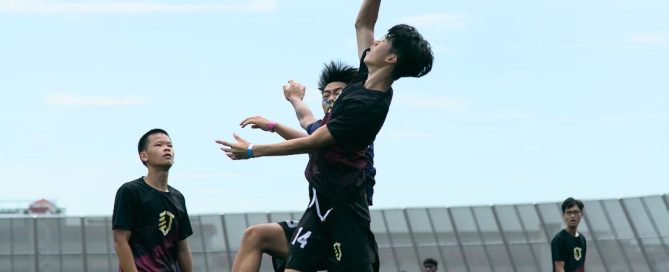 Gao Wei Hong (EJC #14) gets one back over Ethan Neo (CJC #88). (Photo X © Shenn Tan/Red Sports)