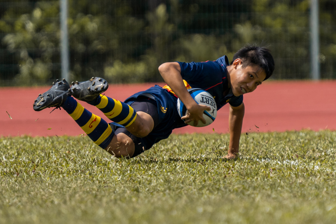 ACS(BR) fullback secures the ball. (Photo X © Bryan Foo/Red Sports)