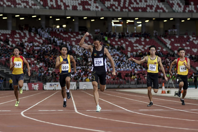 RI's Tate Tan (#238) claims victory in the A Div boys' 100m final in 10.74s, becoming the third-fastest schoolboy in the event in NSG history. ACS(I)'s Xavier Tan (#51) clinches the silver in 11.18s, while VJC's Ong Ying Tat (#304) takes bronze in 11.26s. (Photo 1 © Iman Hashim/Red Sports)
