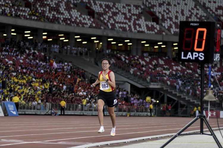 HCI's Eunice Chin (#82) took silver in the A Div girls' 1500m final. (Photo 1 © Iman Hashim/Red Sports)