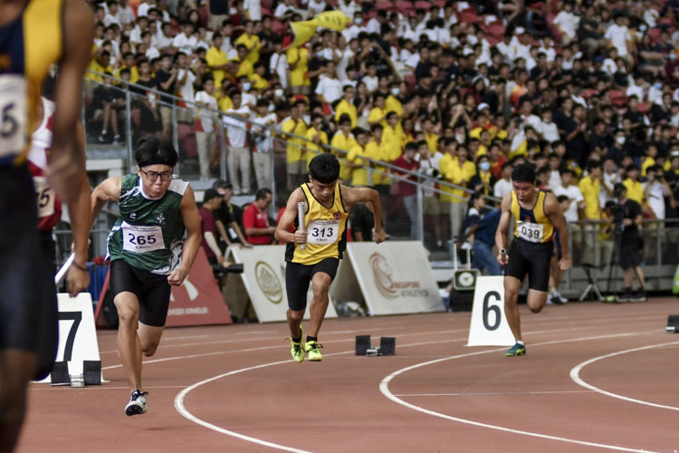 First leg of the A Div boys' 4x100m relay final. (Photo 1 © Iman Hashim/Red Sports)