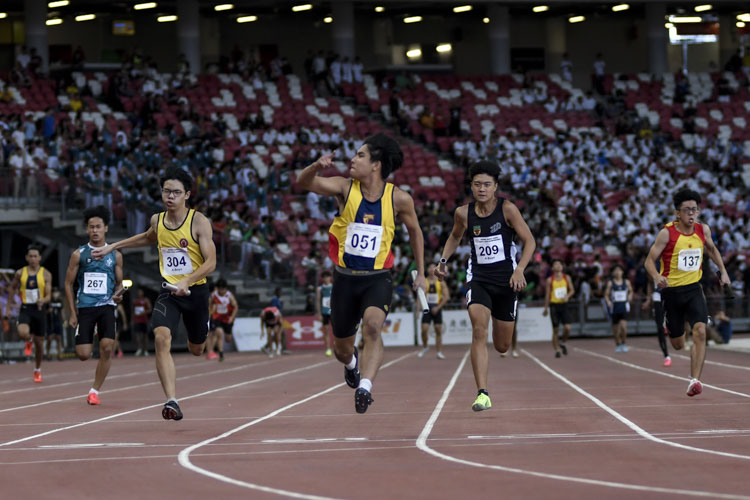 ACS(I)'s Xavier Tan (#51) on the anchor of the A Div boys' 4x100m relay final. ACS(I) took gold, while VJC and RI grabbed silver and bronze respectively. (Photo 1 © Iman Hashim/Red Sports)