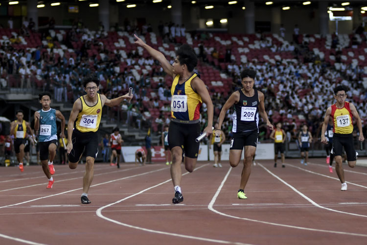 ACS(I)'s Xavier Tan (#51) on the anchor of the A Div boys' 4x100m relay final. ACS(I) took gold, while VJC and RI grabbed silver and bronze respectively. (Photo 1 © Iman Hashim/Red Sports)