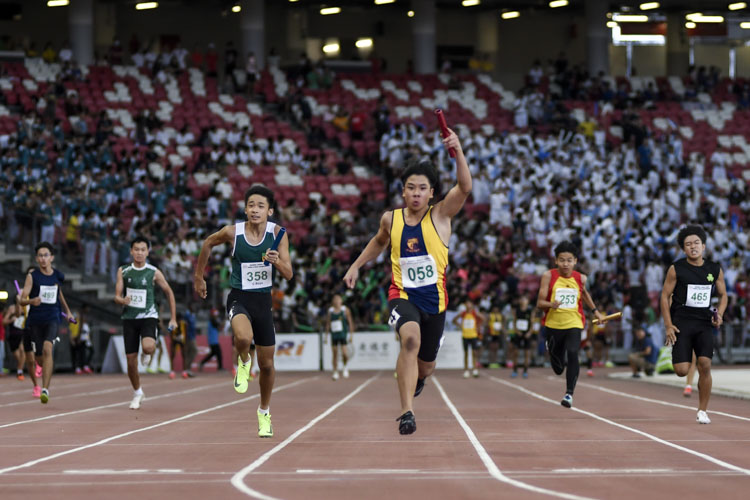 Keane Tan (#58) anchors ACS(I) to gold in the C Div boys' 4x100m relay final. (Photo X © Iman Hashim/Red Sports)