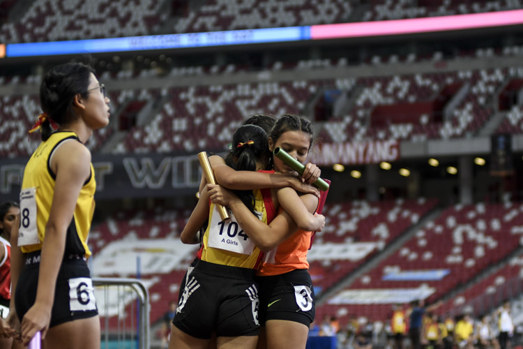 Embraces after the A Div girls' 4x100m relay final. (Photo 1 © Iman Hashim/Red Sports)