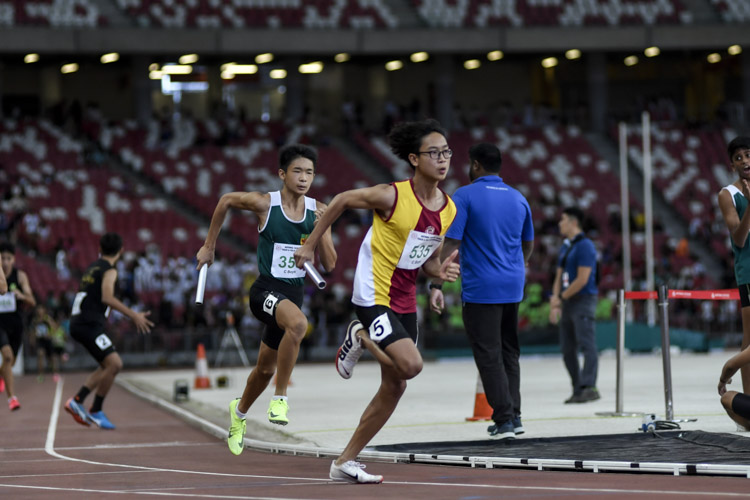 VS's Kayden Fang (#535) on anchor in the C Div boys' 4x400m relay final. (Photo 1 © Iman Hashim/Red Sports)
