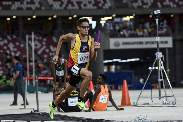 ACS(I)'s Sean Russell Tay (#71) on anchor in the C Div boys' 4x400m relay final. (Photo 1 © Iman Hashim/Red Sports)