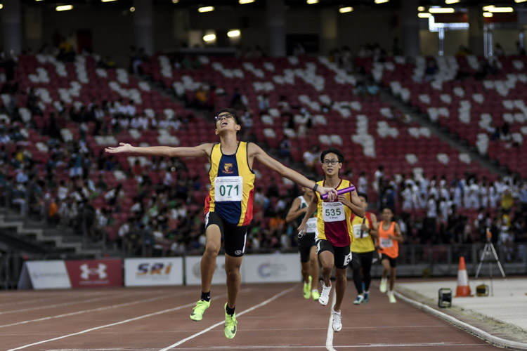 ACS(I)'s Sean Russell Tay (#71) brought his team from 5th to 1st on the anchor to clinch the C Div boys' 4x400m relay gold. (Photo 1 © Iman Hashim/Red Sports)