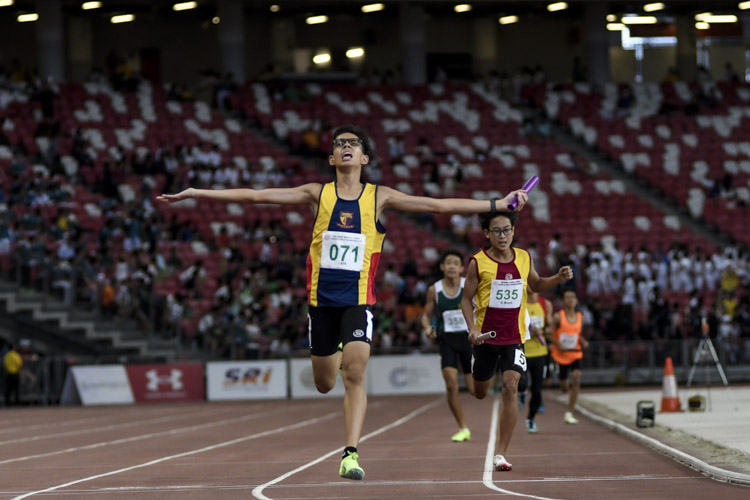 ACS(I)'s Sean Russell Tay (#71) brought his team from 5th to 1st on the anchor to clinch the C Div boys' 4x400m relay gold. (Photo X © Iman Hashim/Red Sports)