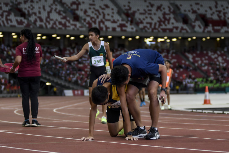 ACS(I)'s Sean Russell Tay catches his breath after the C Div boys' 4x400m relay final. (Photo 1 © Iman Hashim/Red Sports)