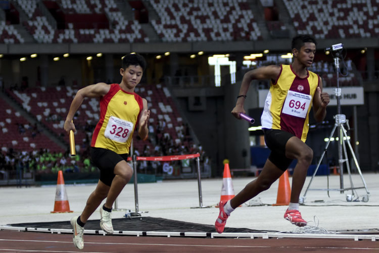 Second leg of the B Div boys' 4x400m relay final. (Photo 1 © Iman Hashim/Red Sports)