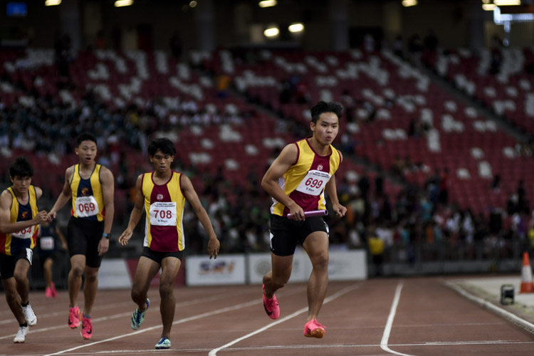 Final exchange in the B Div boys' 4x400m relay final. (Photo 1 © Iman Hashim/Red Sports)