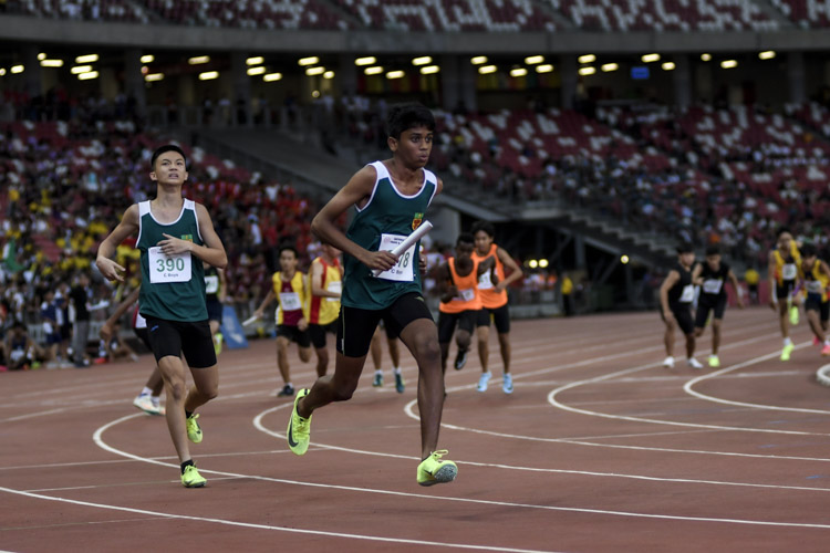 Second leg of the C Div boys' 4x400m relay final. (Photo 1 © Iman Hashim/Red Sports)