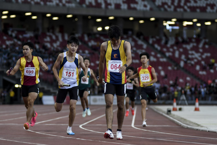 Aftermath of the B Div boys' 4x400m relay final. (Photo 1 © Iman Hashim/Red Sports)