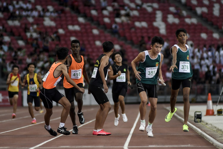 Second exchange in the C Div boys' 4x400m relay final. (Photo 1 © Iman Hashim/Red Sports)