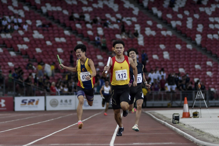 HCI finished third and ACS(I) fourth in the A Div boys' 4x400m relay final. (Photo 1 © Iman Hashim/Red Sports)