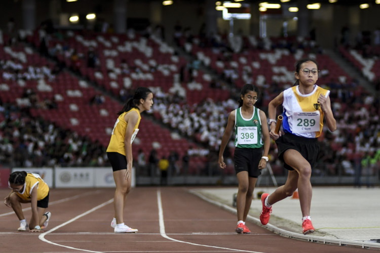Third leg of the C Div girls' 4x400m relay final. (Photo 1 © Iman Hashim/Red Sports)