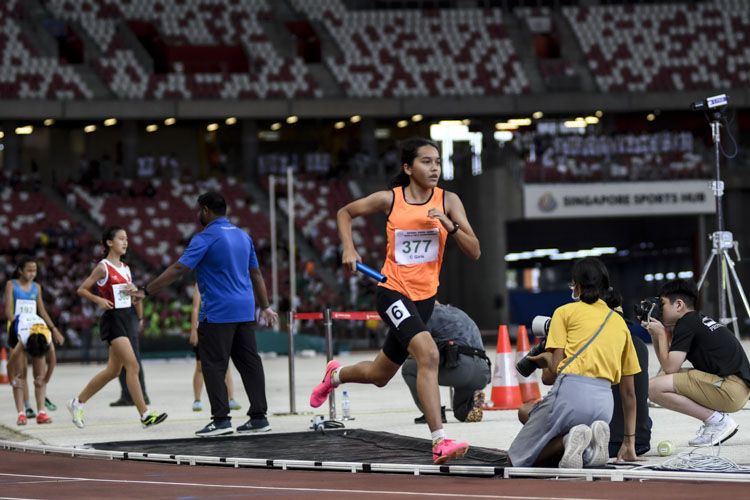 SSP's anchor in the C Div girls' 4x400m relay final. (Photo 1 © Iman Hashim/Red Sports)