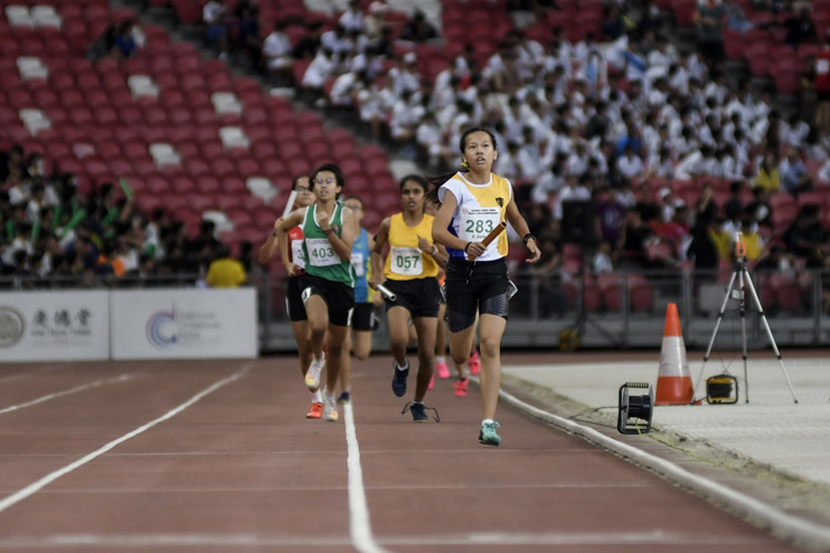 NYGH's Huang Tianai (#283) anchors her team to gold in the C Div girls' 4x400m relay final. NJC finished second, while Tanjong Katong Secondary finished third. (Photo 1 © Iman Hashim/Red Sports)