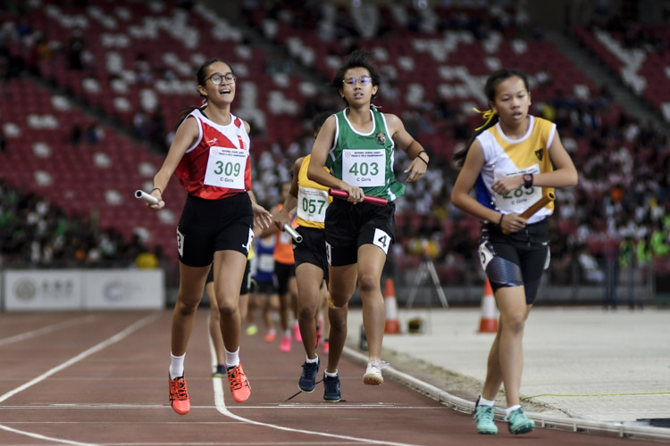 NJC finished second while Tanjong Katong Secondary finished third in the C Div girls' 4x400m relay final. (Photo 1 © Iman Hashim/Red Sports)