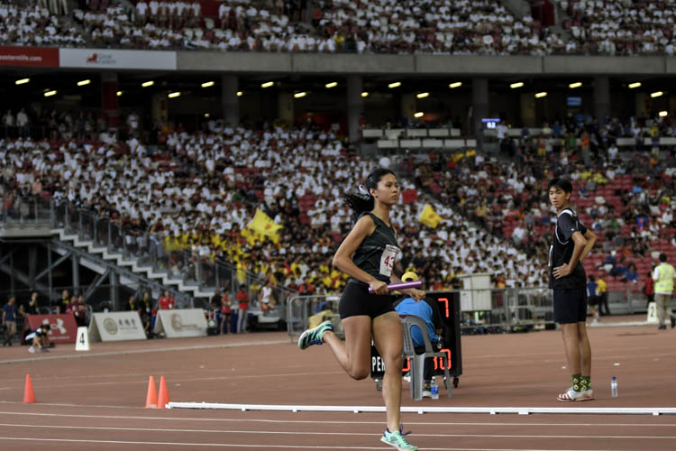 First leg of the B Div girls' 4x400m relay final. (Photo 1 © Iman Hashim/Red Sports)
