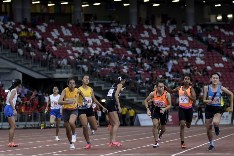 Third leg of the B Div girls' 4x400m relay final. (Photo 1 © Iman Hashim/Red Sports)