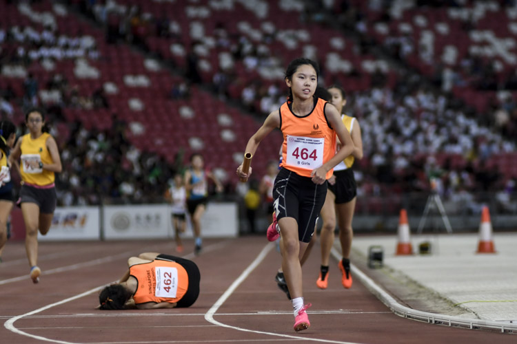 SSP's Victoria Chua on the anchor in the B Div girls' 4x400m relay final. (Photo 1 © Iman Hashim/Red Sports)
