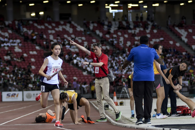 Anchor leg of the B Div girls' 4x400m relay final. (Photo 1 © Iman Hashim/Red Sports)