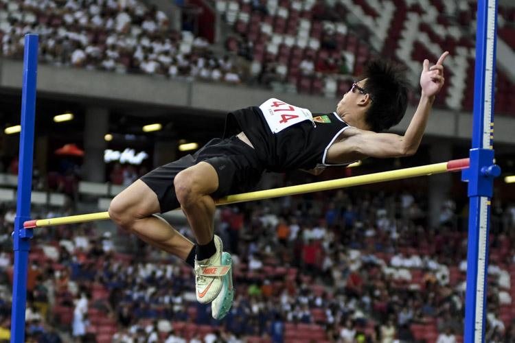RI's Timothy Chan placed 8th with 1.70m in the B Div boys' high jump final. (Photo 1 © Iman Hashim/Red Sports)