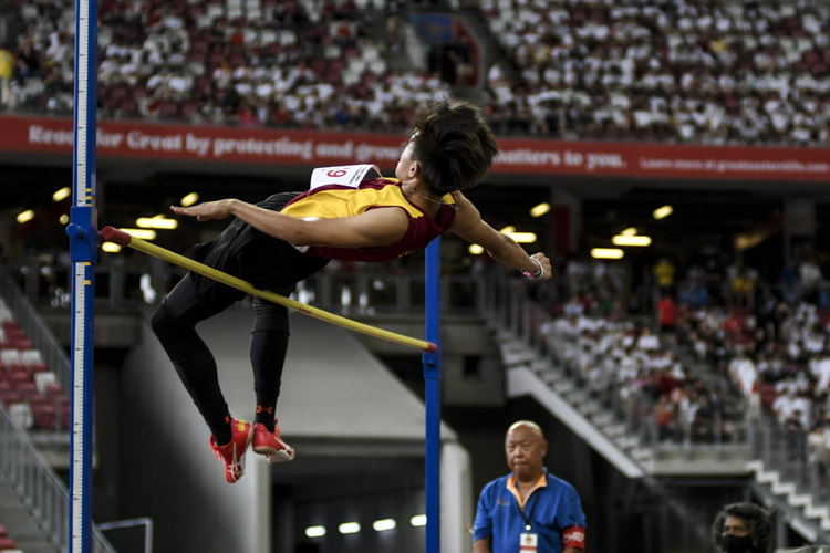 Victoria School's Jonah Jude Seah placed 6th with 1.73m in the B Div boys' high jump final. (Photo 1 © Iman Hashim/Red Sports)