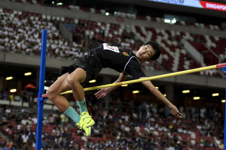 RI's Lau Jia Hern came in fourth with 1.80m in the B Div boys' high jump final. (Photo 1 © Iman Hashim/Red Sports)