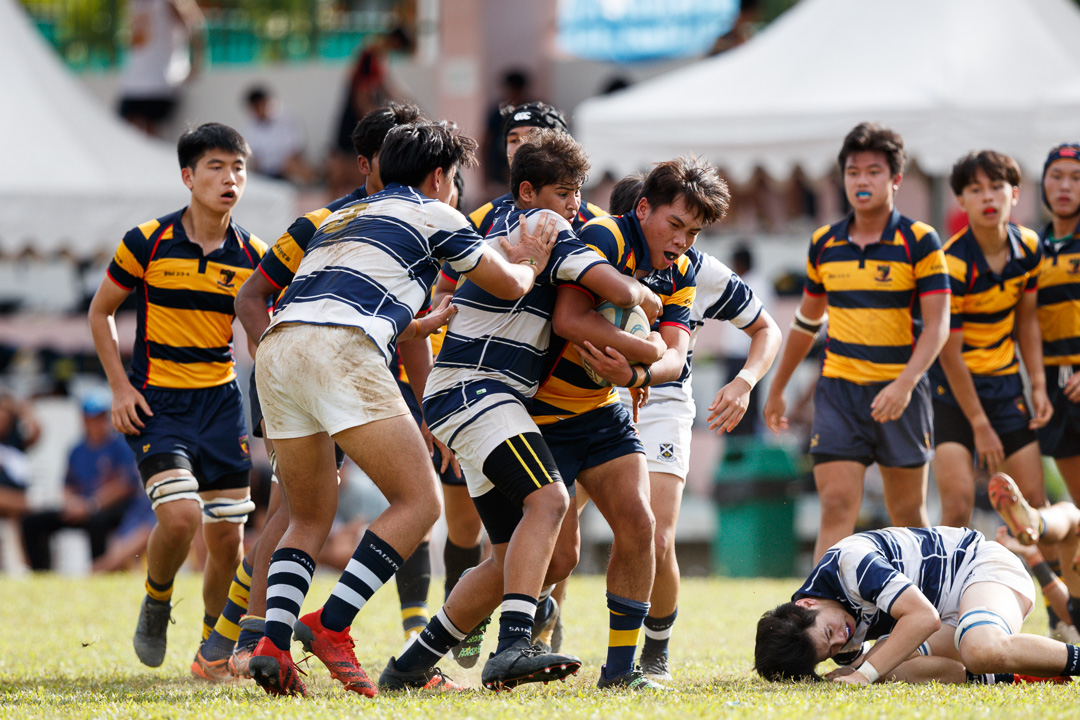 AC and SA forwards clash in the middle of the field. (Photo 11 © Joash Chow/Red Sports)