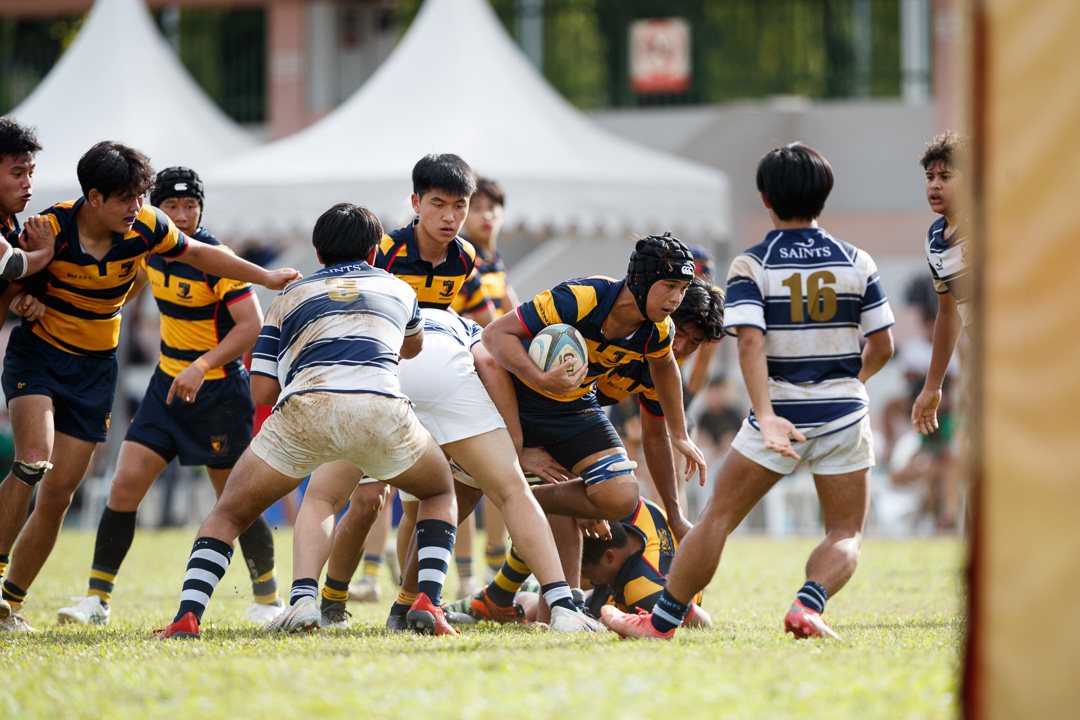 ACS(I)'s Marcus Tay (#7) picks and goes from the ruck. (Photo 12 © Joash Chow/Red Sports)