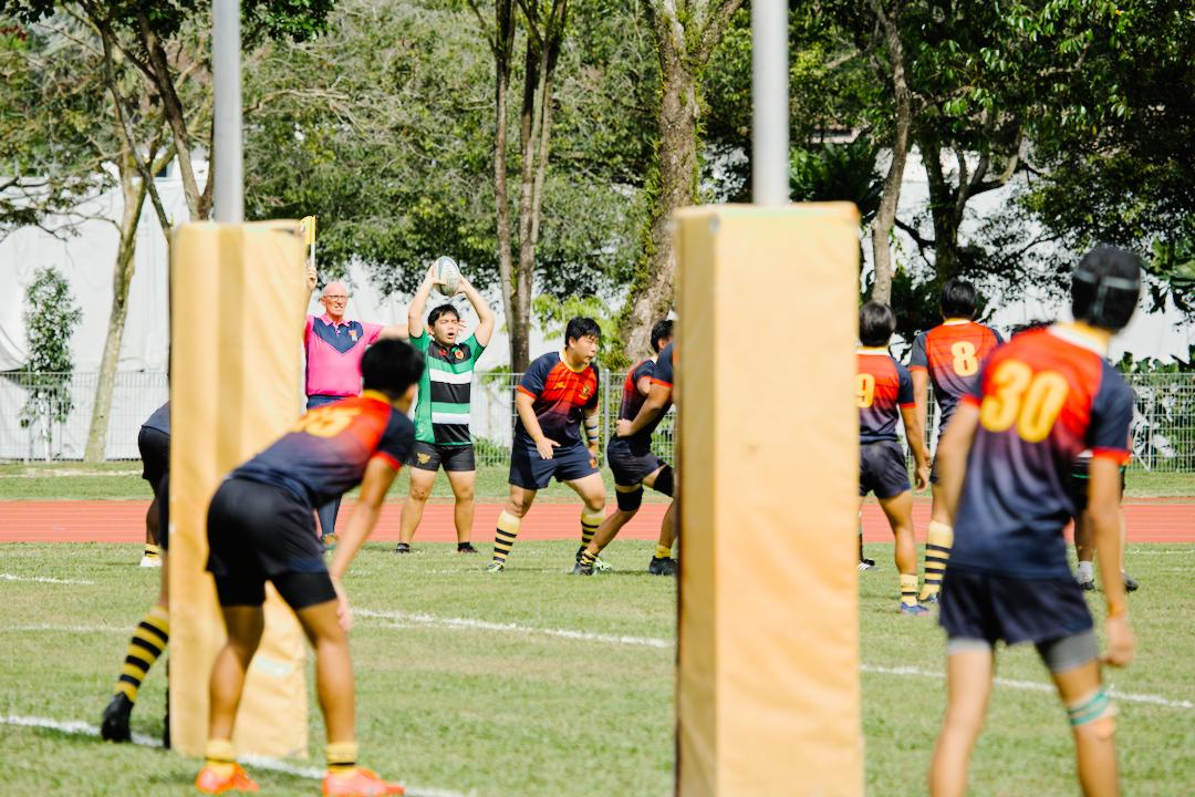 Isaac Lim (#2) prepare to throw into the Raffles lineout. (Photo 15 © Shenn Tan/Red Sports)