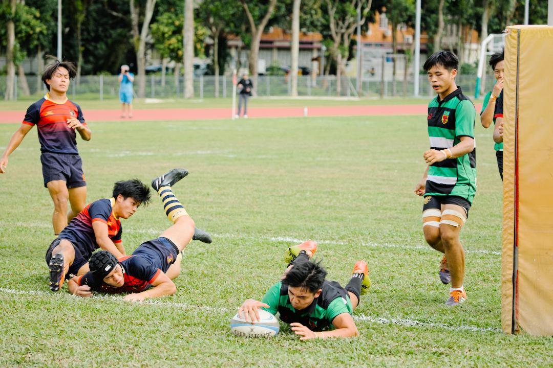 Kyler Teh (#8) grounds the ball underneath the posts. (Photo 2 © Shenn Tan/Red Sports)