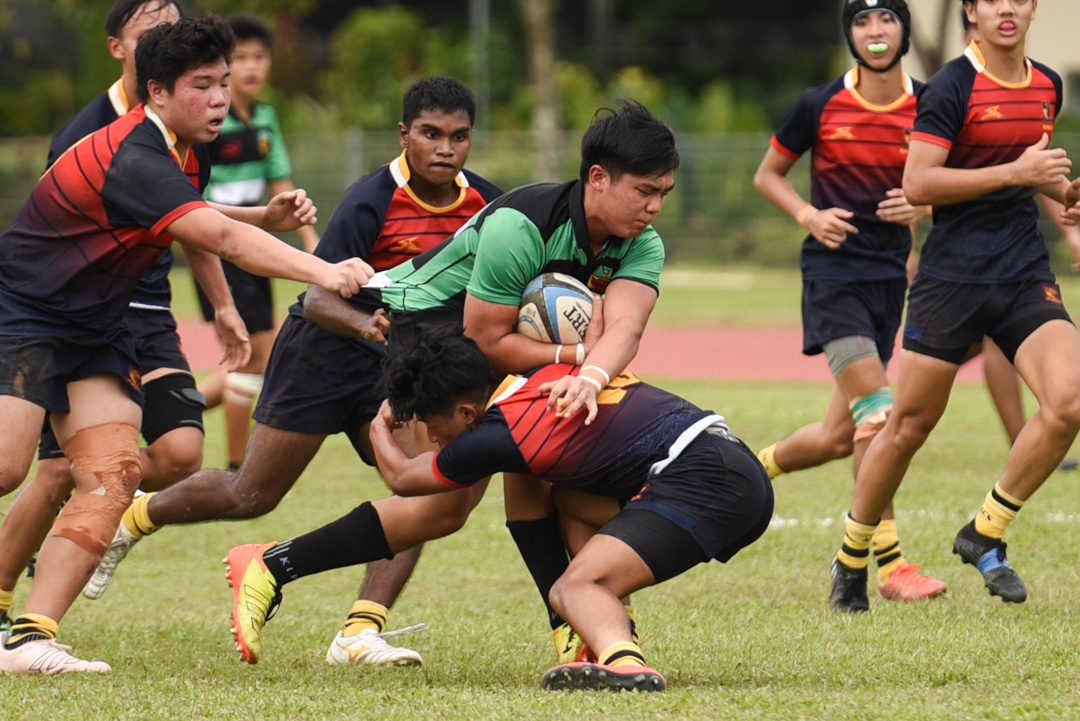 Kyler Teh (#8) making a carry for Raffles. (Photo 20 © Jared Chow/Red Sports)