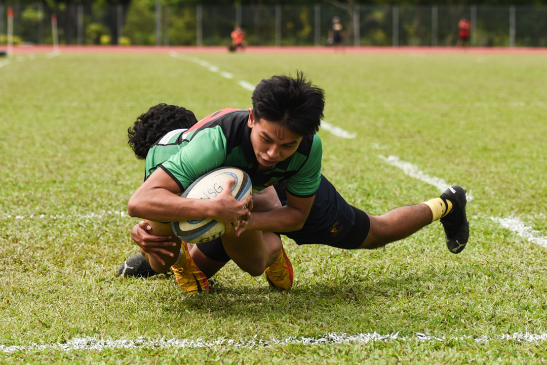Titus Lim (#23) falls onto the try line. (Photo 28 © Jared Chow/Red Sports)